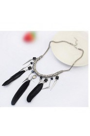 Simple Metal Leaf Elegant Feathers Long Necklace Personalized Leaves Retro Tassel Sweater Chain