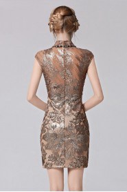 Halter High Neck Knee-length Sheath / Column Evening Dress Cocktail Party / Prom Dress with Paillettes