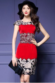 Sheath / Column Tulle Hollow Out Lace Knee-length Short Sleeve Scoop Embroidery Mother of the Bride Dress