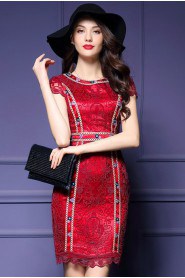 Sheath / Column Knee-length Short Sleeve Scoop Embroidery Mother of the Bride Dress