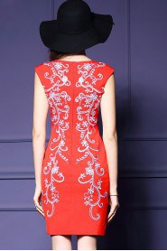 Knee-length Sleeveless Scoop Embroidery Mother of the Bride Dress