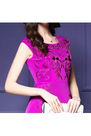 Sheath / Column Knee-length Sleeveless Scoop Embroidery Mother of the Bride Dress